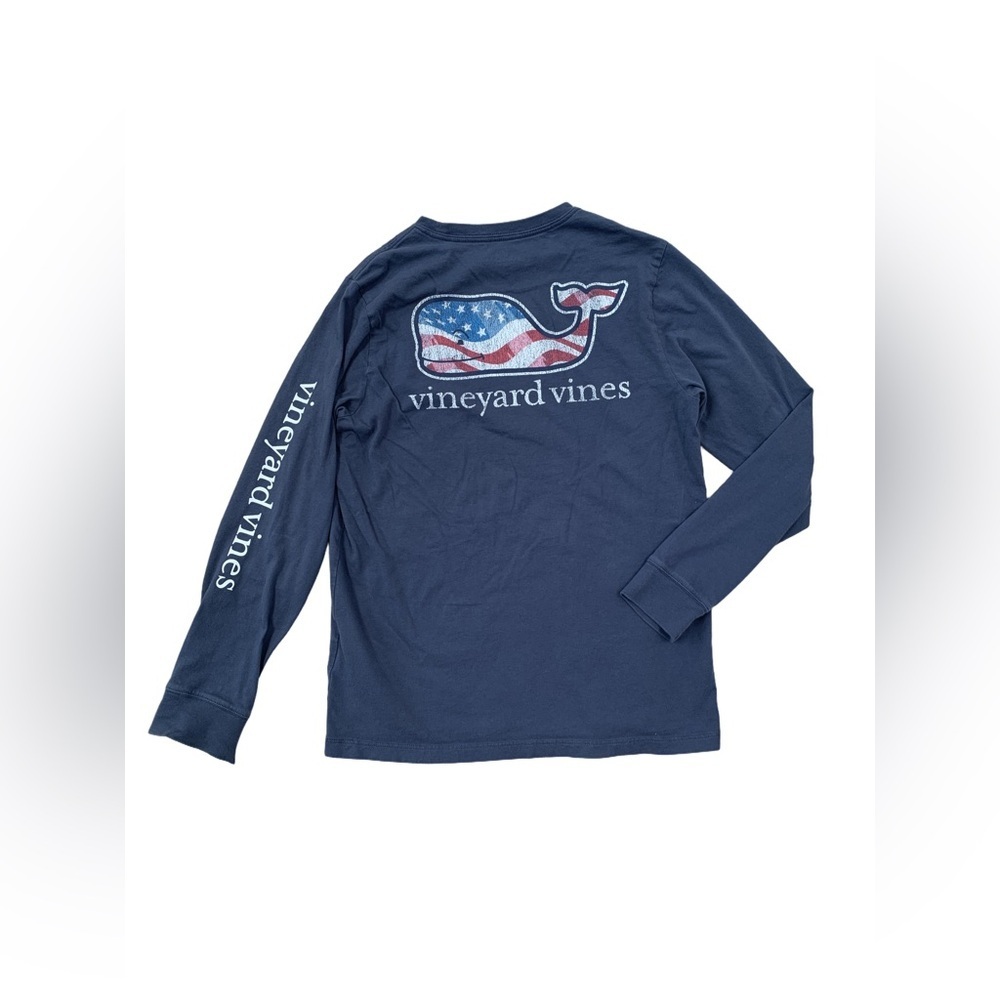 Vineyard Vines Size M, 12-14, Distressed Flag Whale Graphic Pocket Tee